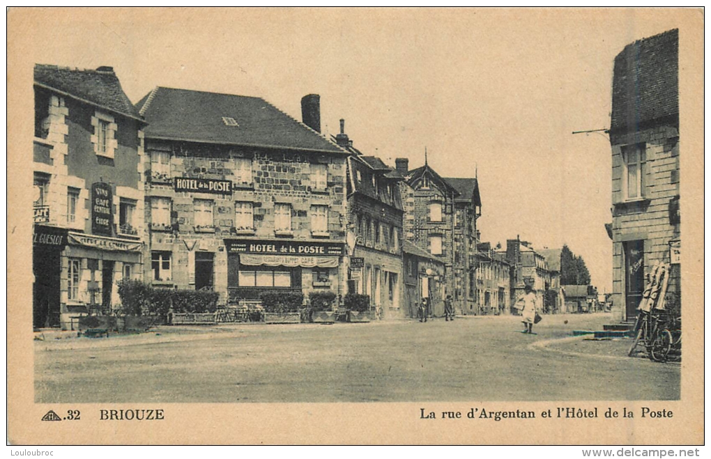 BRIOUZE LA RUE D'ARGENTAN ET L'HOTEL DE LA POSTE - Briouze