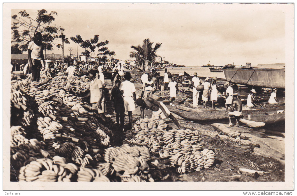 CAMEROUN,afrique,DOUALA EN 1950,ville Portuaire,le Marché Aux Bananes,métier à Ses Débuts,wouri,rare - Camerún