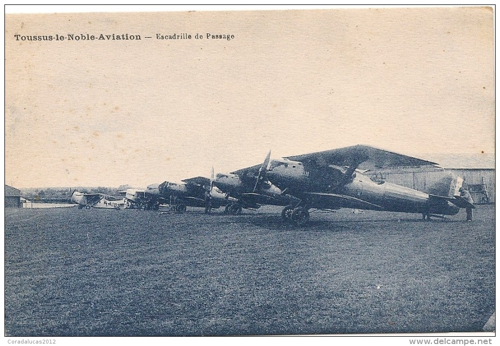 TOUSSUS-LE-NOBLE----ESCADRILLE DE PASSAGE - Toussus Le Noble