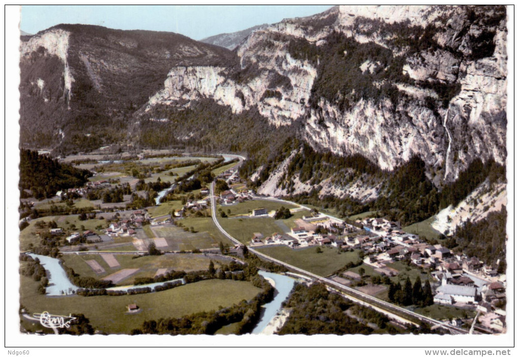 Magland - Vue Panoramique Aérienne - Magland