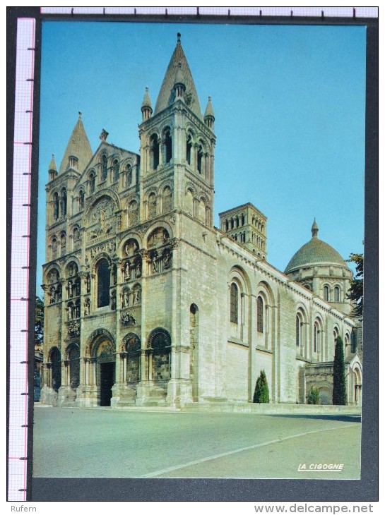 LA CATHEDRALE - ANGOULEME - 2 Scans (Nº06802) - Angouleme