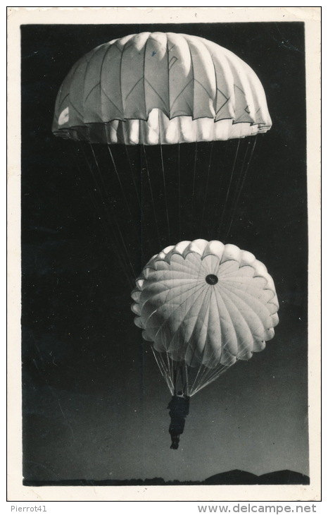 AVIATION - PARACHUTISME - Saut En Parachute Effectué En 1955 - Parachutespringen