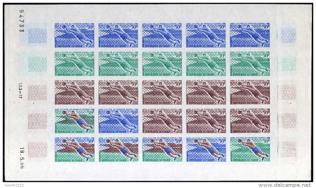 Niger 1966 Y&T 179. Essai De Couleurs En Feuille De 25, Et épreuve D´artiste. Coupe Du Monde De Football, Arrêt. Keeper - 1966 – Engeland