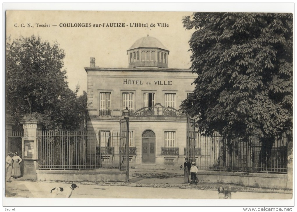 OULONGES Sur L'AUTIZE  - L'Hôtel De Ville. - Coulonges-sur-l'Autize