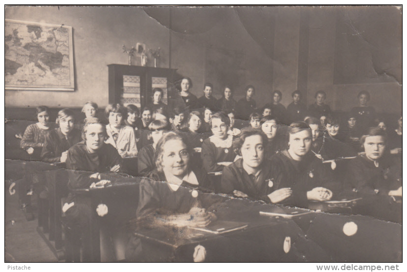 Real Photo To Identify - 1910-1920 - Classroom - School - Girls - Acceptable Condition - 2 Scans - To Identify