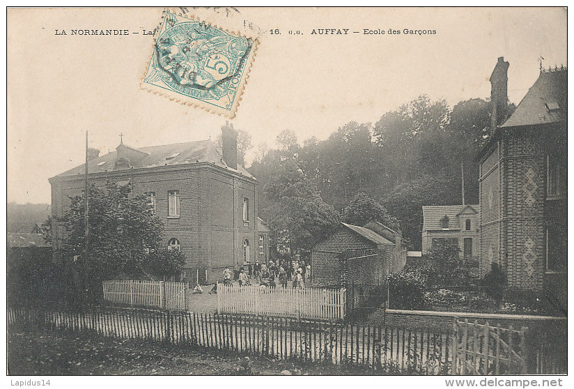 S S 303 / CPA    AUFFAY    (76  ) ECOLE  DES GARCONS - Auffay