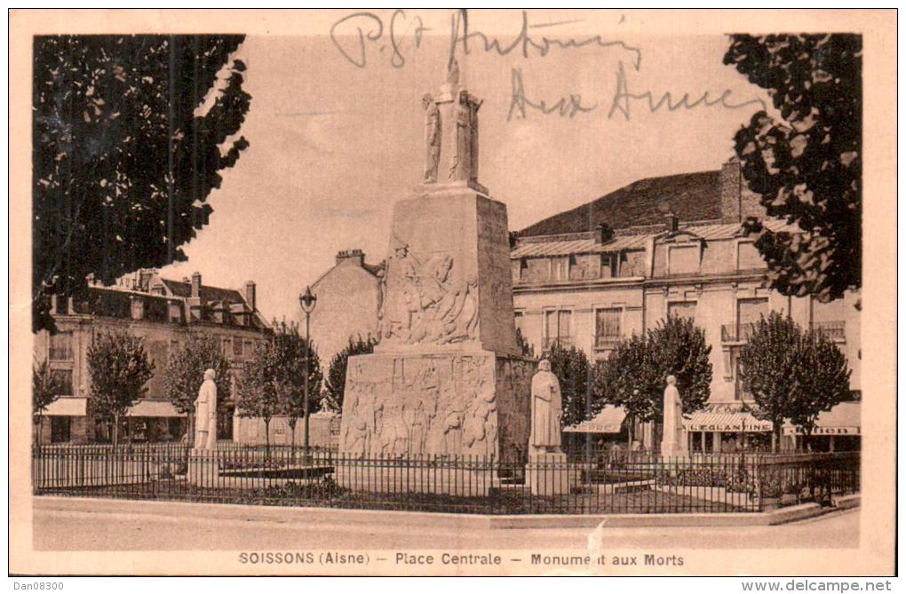 02 SOISSONS PLACE CENTRALE MONUMENT AUX MORTS - Monuments Aux Morts