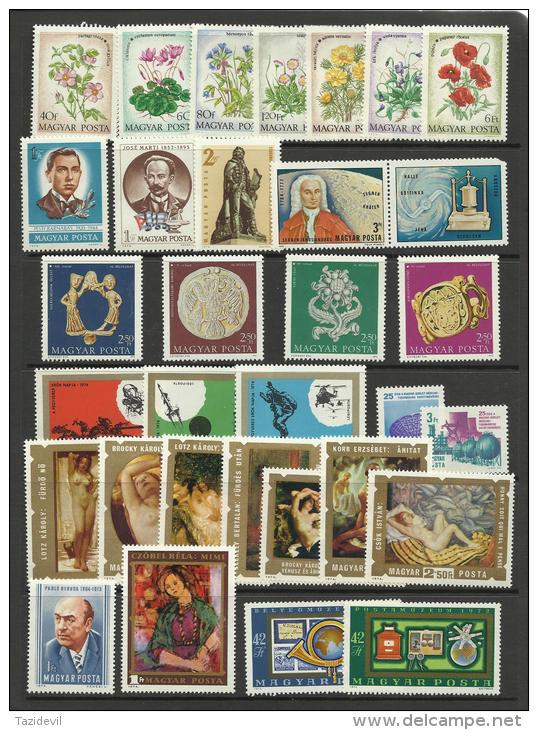 HUNGARY - Nice MNH ** Collection Of Sets And Singles. Will Be Removed From Sheets To Save On Shipping Costs - Verzamelingen