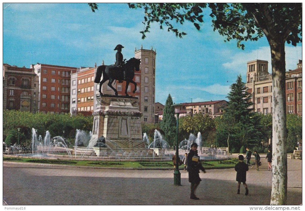 CPSM Logrono Vue Du Général Espartero Et De Sa Fontaine Lumineuse - La Rioja (Logrono)