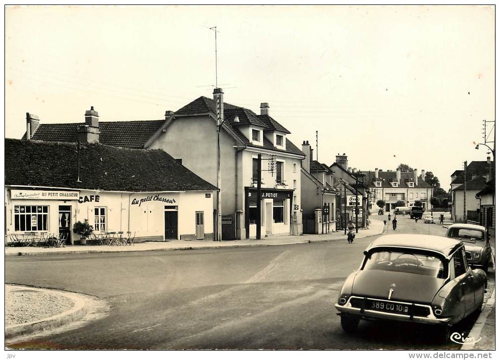 PORT SAINTE MARIE . ENTREE DE LA VILLE . - Autres & Non Classés