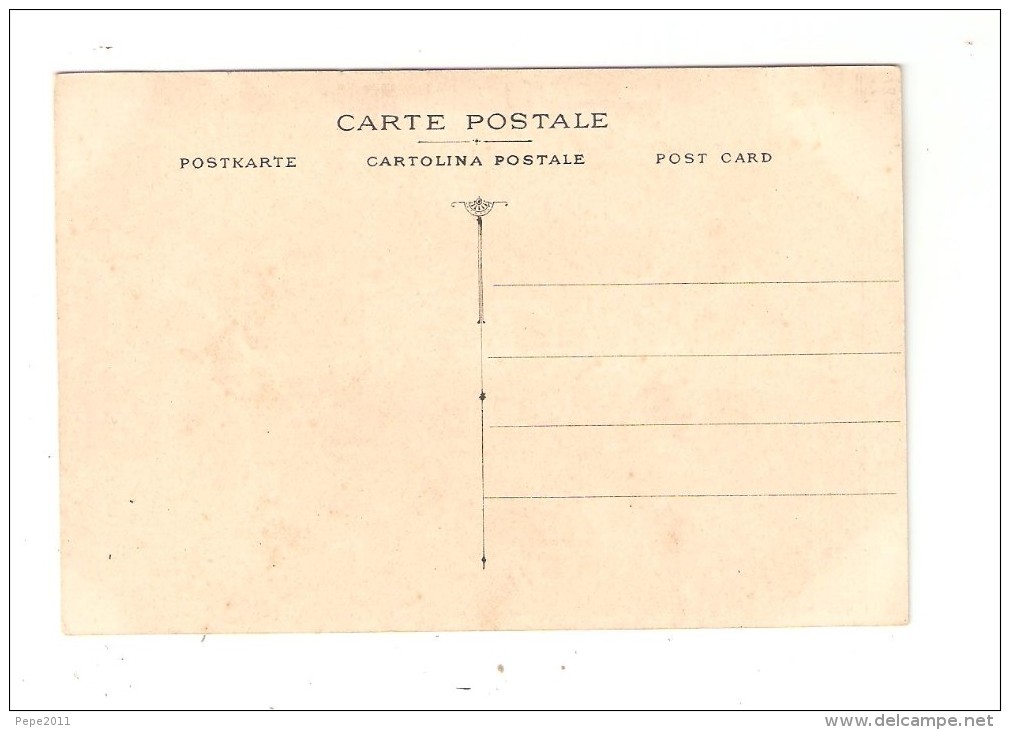 CPA à Système : Femme Devant Un Lit Fermé .. Elle Ouvre Le Rideau :  ( Goût Exquis !!!! ) - A Systèmes