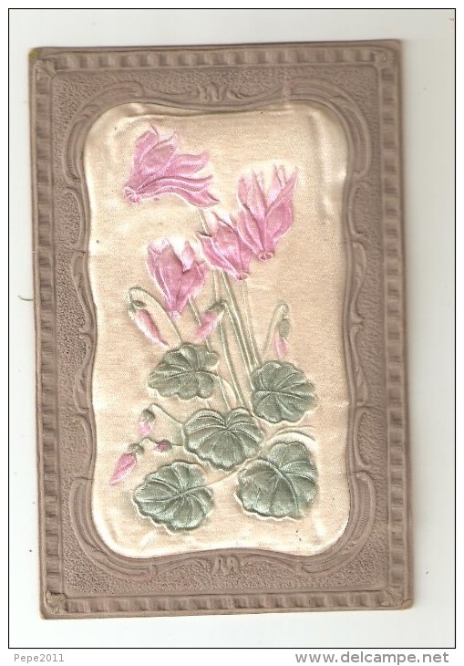 CPA Fantaisie En Tissu ( Carte Sachet Parfumée ) : Encadrement En Carton - Fleur & Fond En Tissus Satinés - Brodées