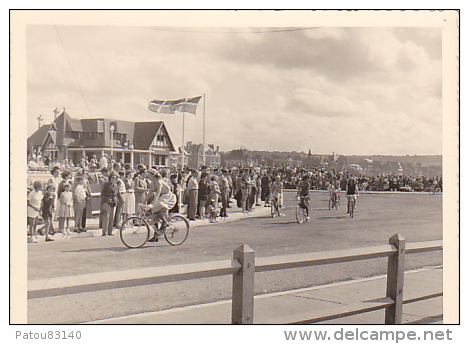 PHOTOS.  DEAUVILLE.  DIM  110 X 80 - Lieux