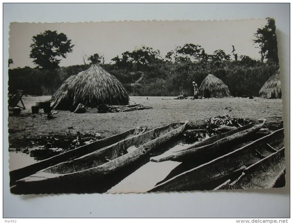 BANGUI  CAMPEMENT DE  PECHEURS YAKOMA - Zentralafrik. Republik