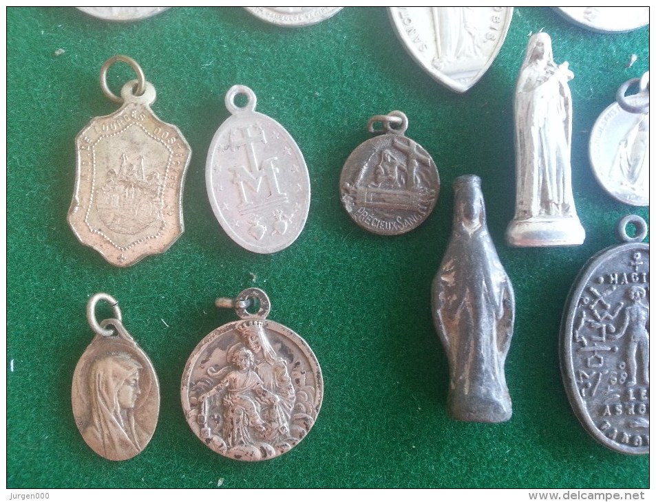 Lot medailles Lourdes, Sint Christoffel, enz., +70 stuks (medailles0178)