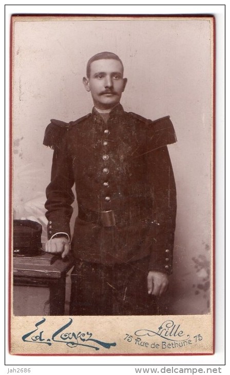 No CPA Photographie CDV Albuminée XIXème Portrait D´un Soldat - Photo CAYEZ à Lille - Autres & Non Classés