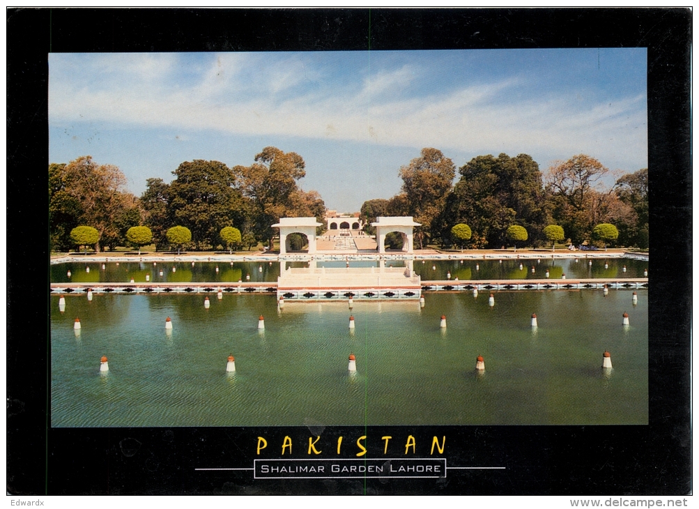 Shalimar Garden, Lahore, Pakistan Postcard Used Posted To UK 2003 Nice Stamp - Pakistan