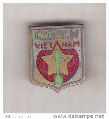 Vietnam Old Pin Badge -  Communist Badge - LDTN - Autres & Non Classés