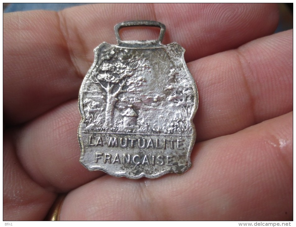 MEDAILLE - LA  MUTUALITE FRANCAISE- UN POUR TOUS TOUS POUR UN - NOMBREUSES ALLEGORIES VOIR PHOTOS - Royaux / De Noblesse