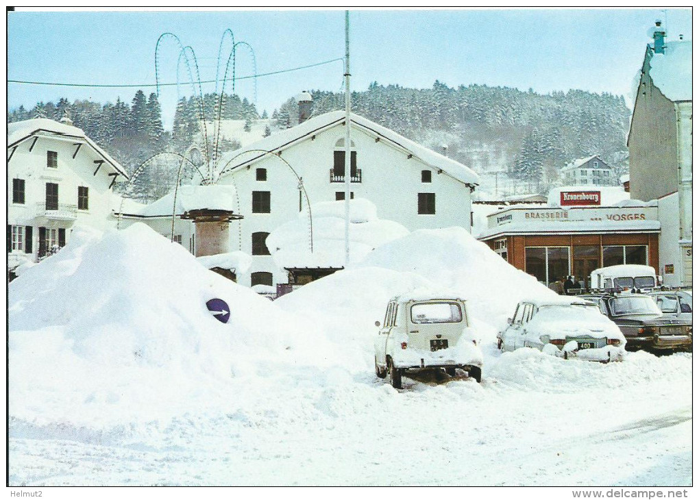 GERARDMER (Vosges) La Place Albert Ferry - Renault R4 4L R10 Simca - Brasserie Des Vosges (RARE Voir Détails Scan) MW801 - Gerardmer