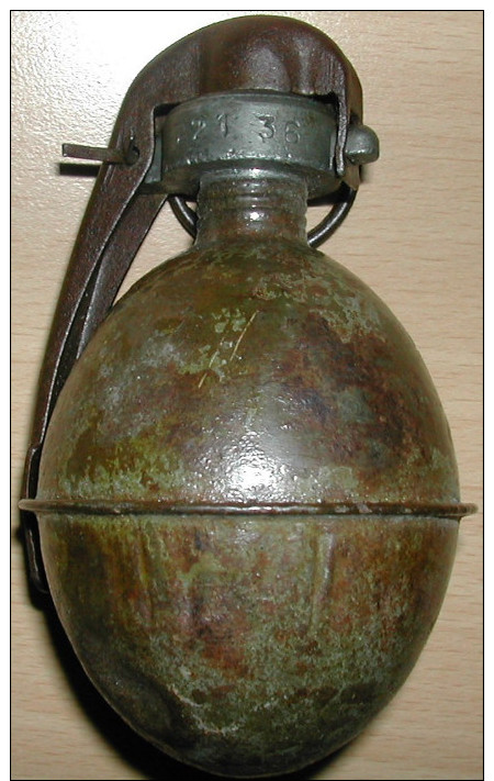 Grenade Offensive Française Vide Et Neutralisée Datée 1936,allumeur BILLANT - Decorative Weapons