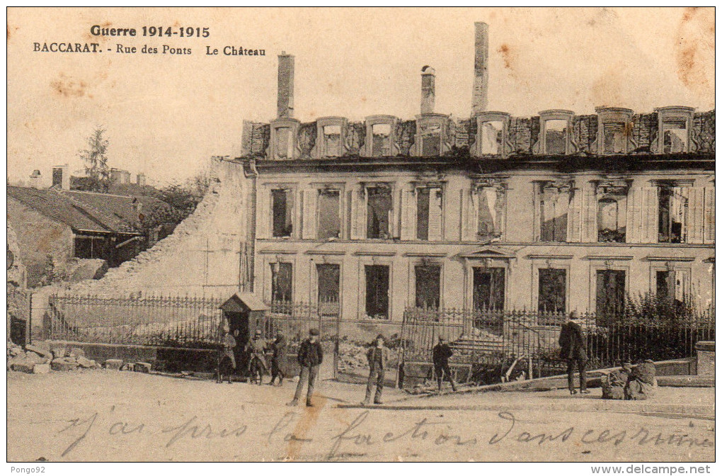 Cpa 1915  BACCARAT, Rue Des Ponts, Le Château Détruit, Guérite Avec Soldats, Badauds,    (35.31) - Baccarat