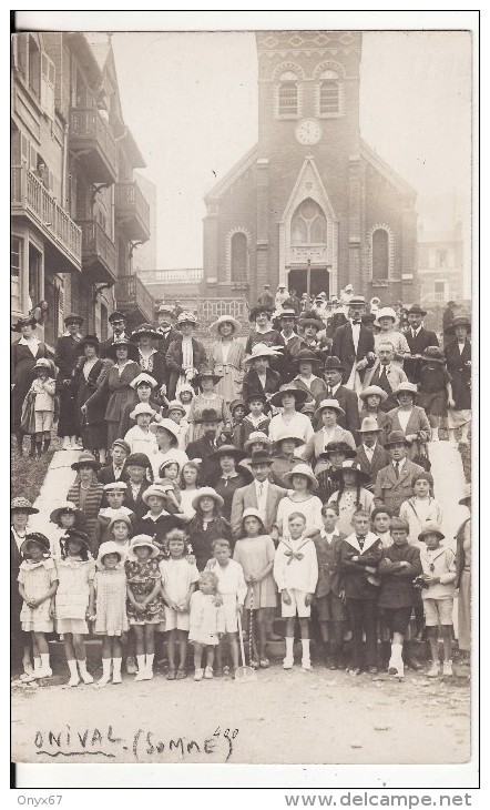 Carte Postale Photo ONIVAL (Somme)  Sortie De L'Eglise - - Onival