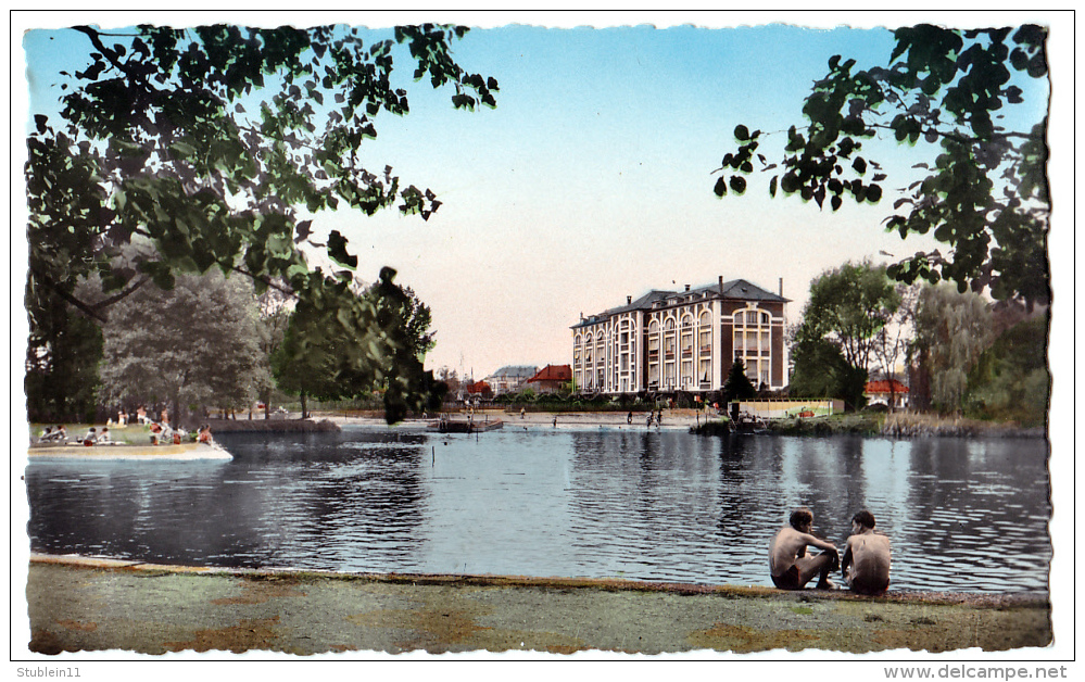 Montbéliard (Doubs)  La Piscine.           (CPSM, Bords Dentelés, Format 9 X 14) - Montbéliard