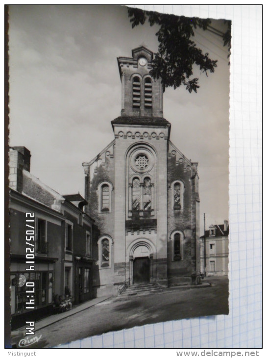 SAINT GERVAIS LES TROIS CLOCHERS (86) - LA PLACE- L'EGLISE-animée -  Non Circulée - Photo Véritable - COMBIER - Saint Gervais Les Trois Clochers