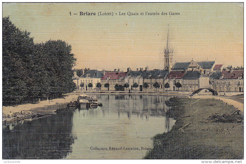 45 BRIARE - Les Quais Et L'entrée Des Gares - Briare