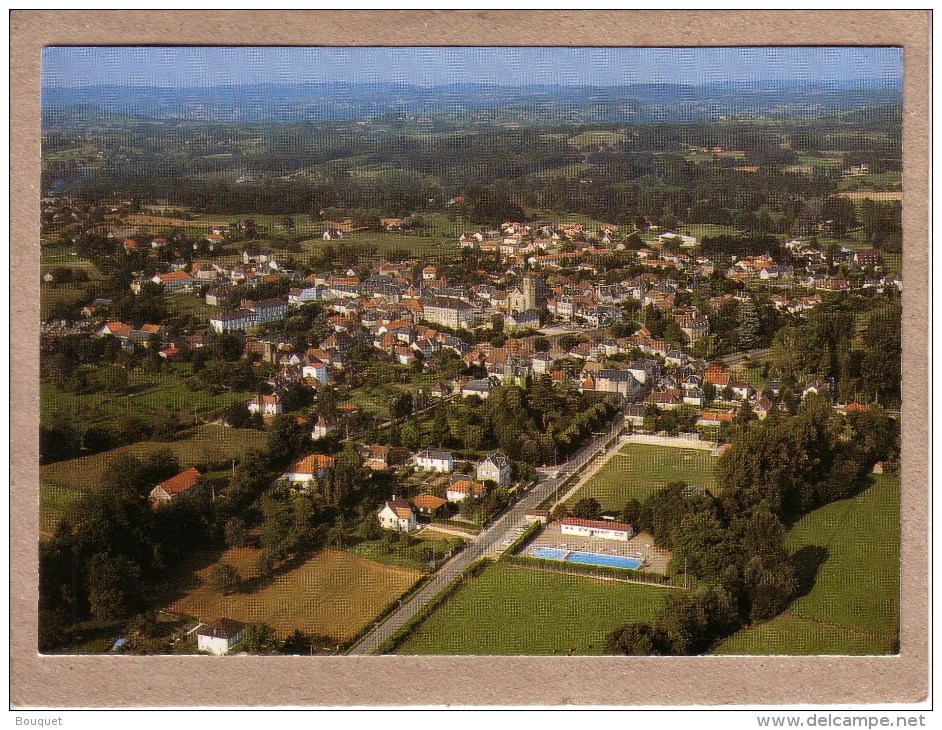 LOT - VAYRAC - CPM - VUE AERIENNE - 100 - VUE D'ENSEMBLE - PISCINE - TERRAIN DE FOOT - FOOTBALL - éditions Du Gabier - Vayrac