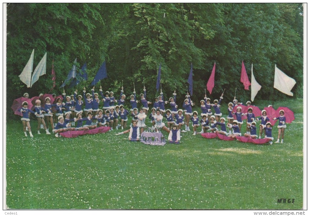 MAGNANVILLE  CLUB SPORTIF DE TWIRLING BATON   MAJORETTES - Magnanville