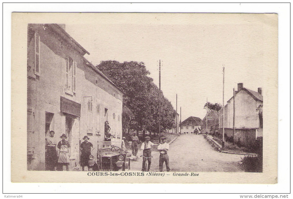 NIÈVRE  /  COURS-les-COSNES  ( Près COSNE ) /  GRANDE-RUE  ( Automobile Devant Café-restaurant ) - Cosne Cours Sur Loire