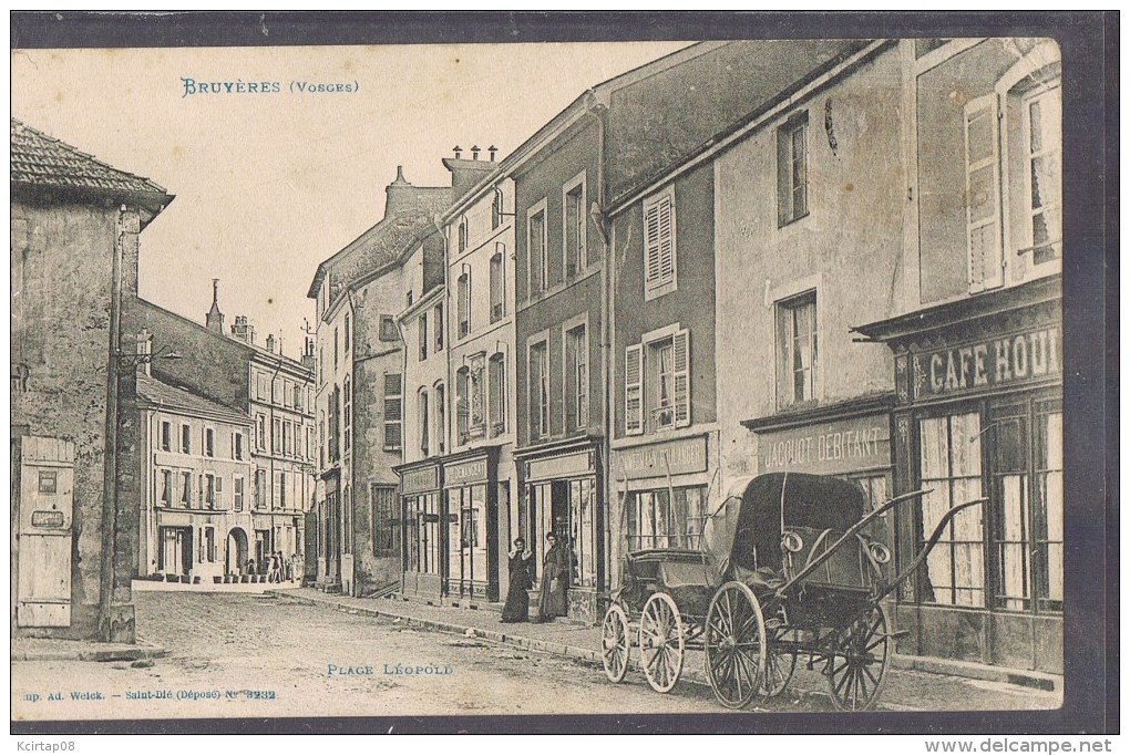 BRUYERES . Place Léopold . - Bruyeres