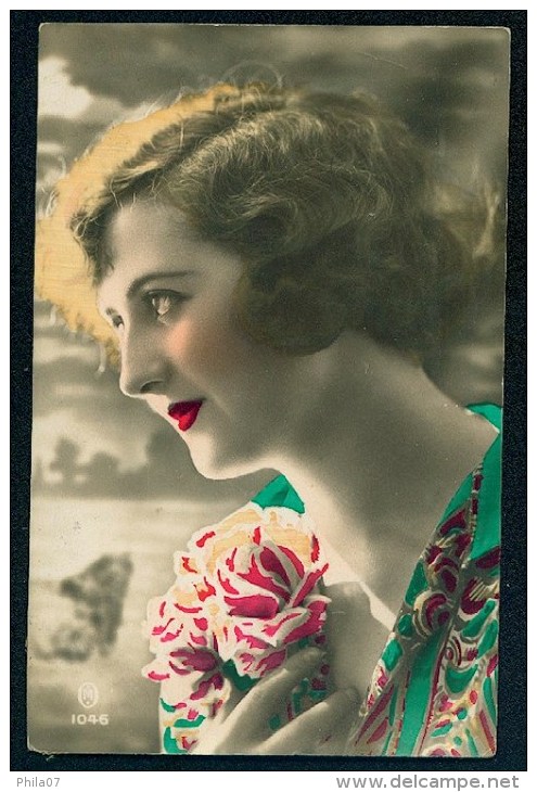 Woman - 1046 ----- Postcard Traveled - Femmes