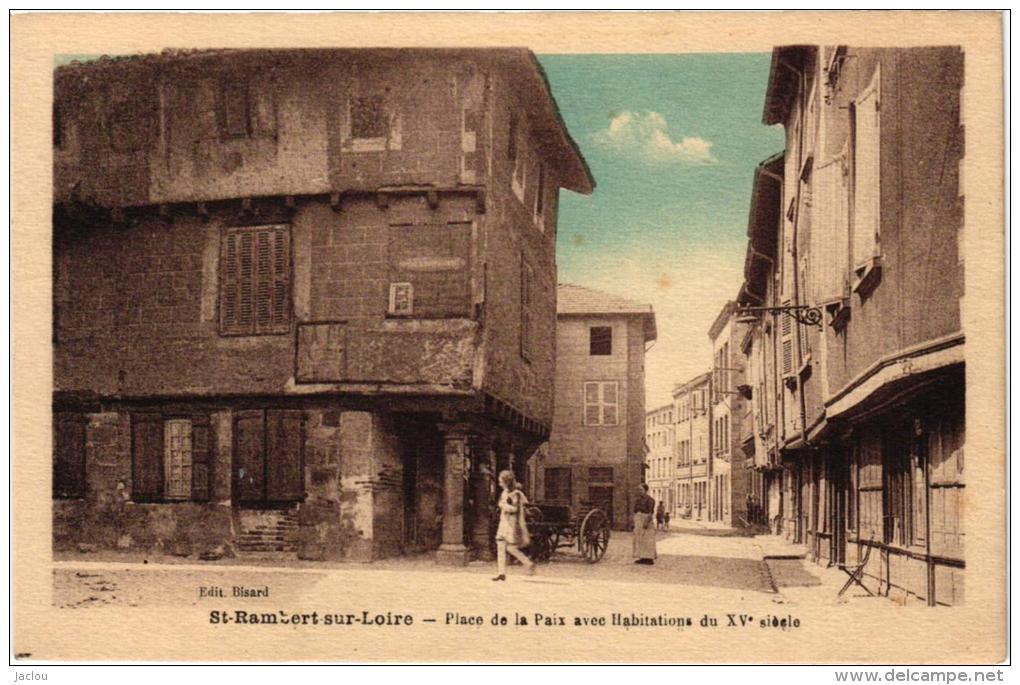 SAINT RAMBERT SUR LOIRE ,PLACE DE LA PAIX AVEC HABITATIONS DU XVè ,PERSONNAGES,VOITURE A BRAS  REF 38191 - Saint Just Saint Rambert