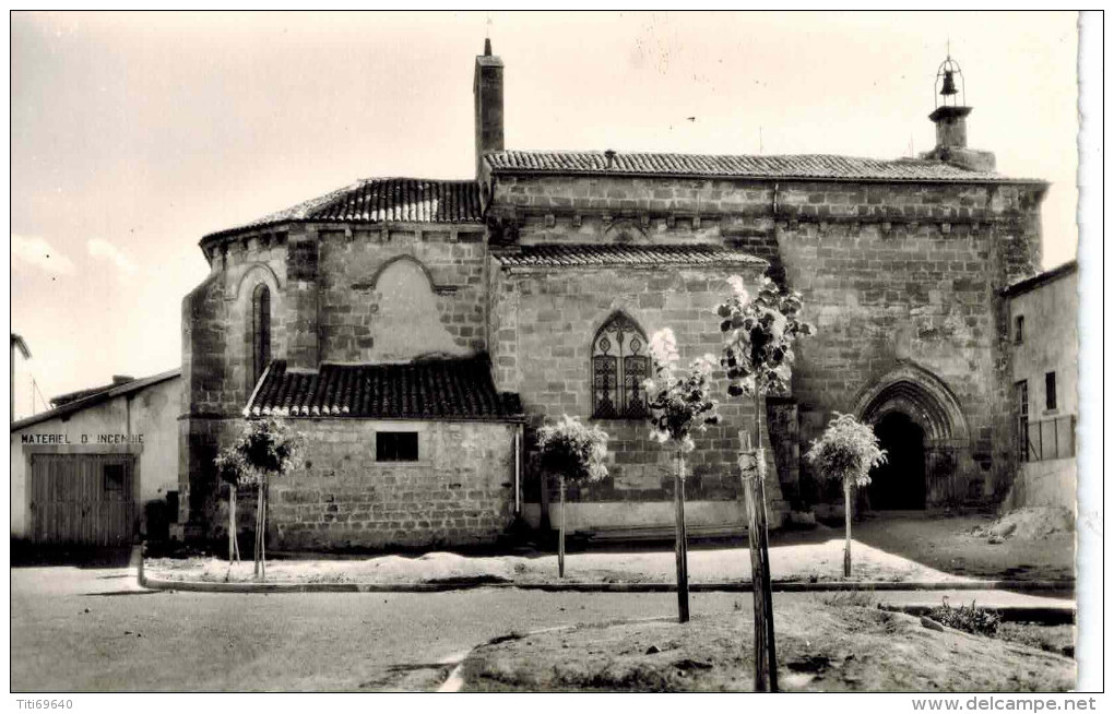 CPSM VIC LE COMTE (63): L'Eglise Saint-Jean - Vic Le Comte