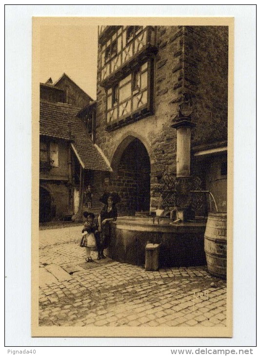 CP , 68 , RIQUEWIHR , Fontaine De La Suine (1560) Et La Porte Haute - Riquewihr