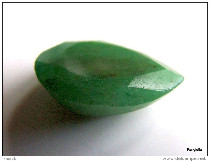 Cabochon Vert Forme Goutte En Emeraude Naturelle Non Chauffée Facettée Pierre Précieuse Du Brésil  Une Belle émeraude Fa - Perles