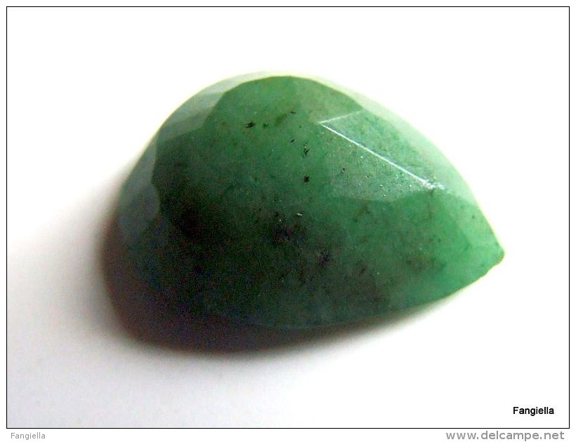 Cabochon Vert Forme Goutte En Emeraude Naturelle Non Chauffée Facettée Pierre Précieuse Du Brésil  Une Belle émeraude Fa - Perles