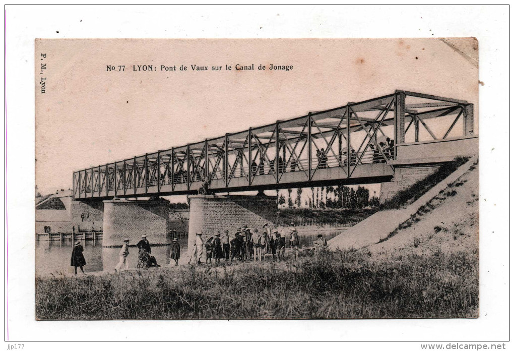 Vaux En Velin Vue Sur Le Pont Metallique Au Dessus Du Canal De Jonage Avec Animation Sympa Edit P.M. Lyon - Vaux-en-Velin