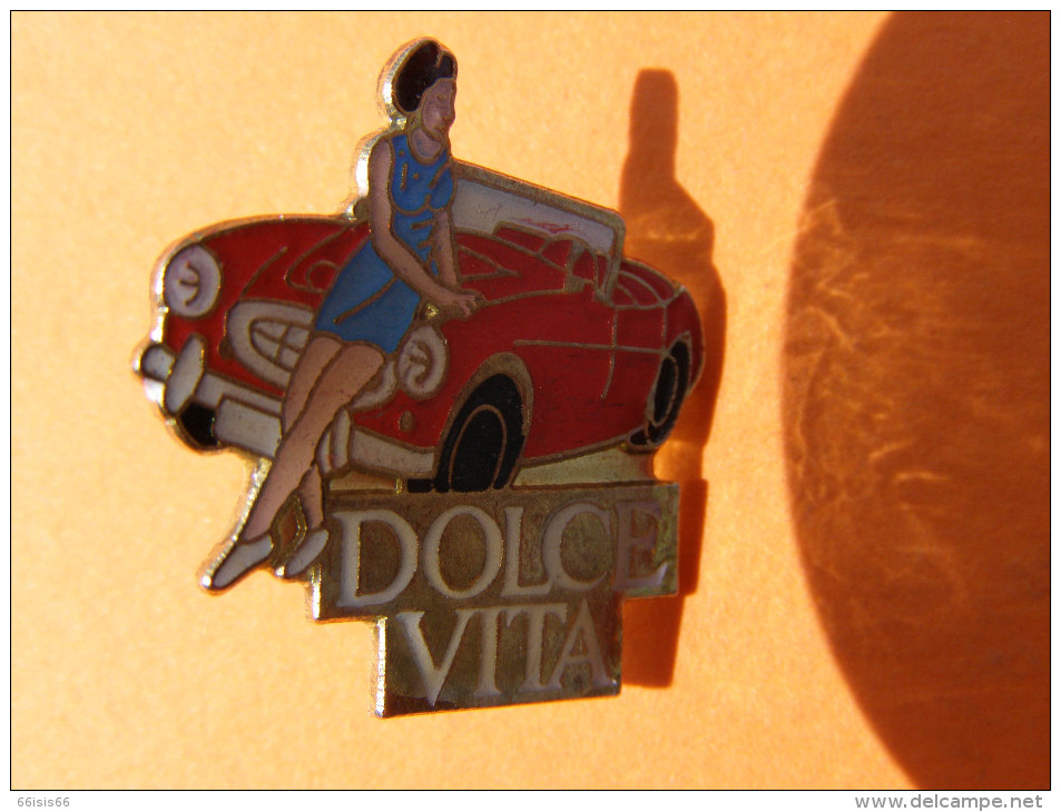 Pin's Pin Up Dolce Vita Voiture Sport, Pause Cafe... - Pin-ups