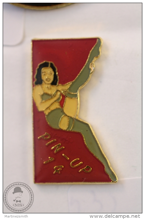 Pin Up Stocking Lady Nº 14 - Ananas Production Modele Depose - Pin Badge #PLS - Pin-ups