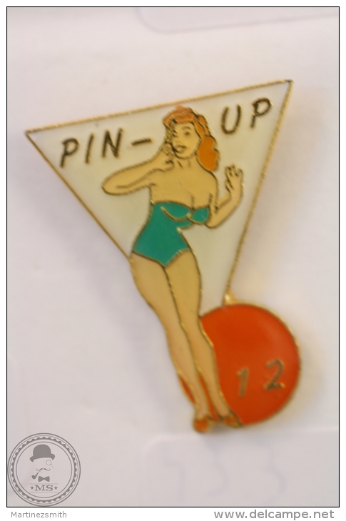 Pin Up Green Swimsuit Lady Nº 12 - Ananas Production Modele Depose - Pin Badge #PLS - Pin-ups