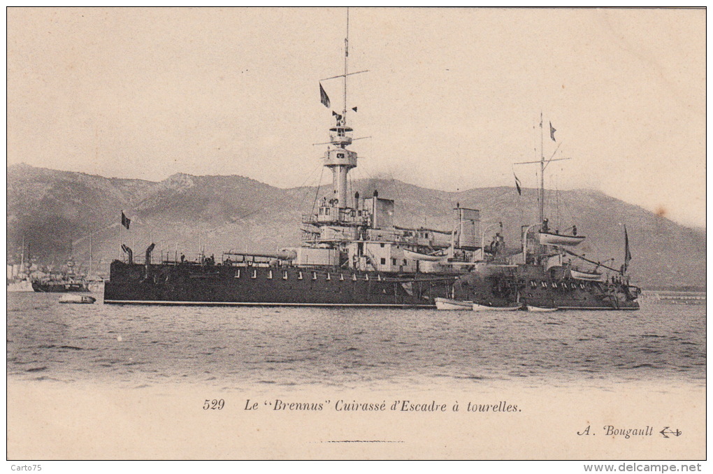 CPA  BATEAUX / MARINE DE GUERRE / CUIRASSE   A TOURELLES  /  " LE BRENNUS " / BOUGAULT 529 - Guerra