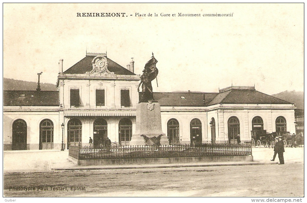 Remiremont Place De La Gare Du Chemin De Fer Et Le Monument (paul Testart Epinal) - Remiremont