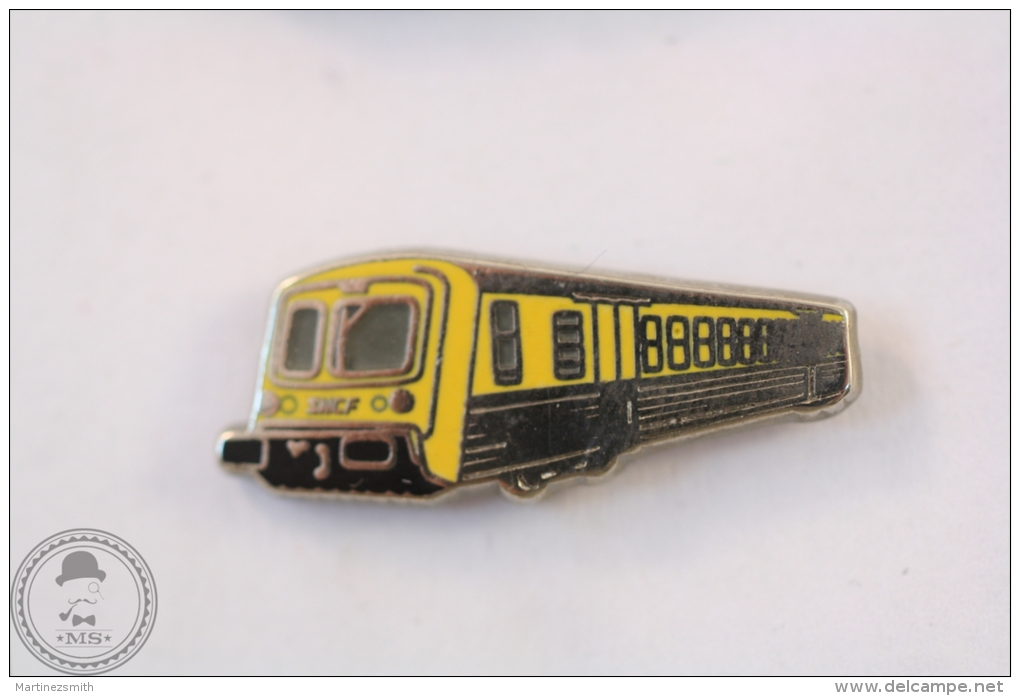 France TER Train Railroad/ Railway SNCF Yellow Colour - Signed Metargent - Pin Badge #PLS - Transportes