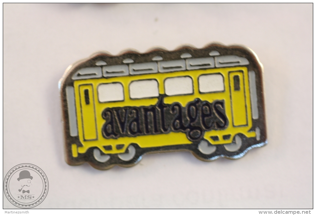 France Advertising Tram/ Tramway Avantages Magazine Yellow Colour - Pin Badge #PLS - Transportes