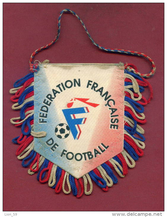 W25  / SPORT - FEDERATION FRANCAISE DE FOOTBALL Soccer Fussball Calcio  11 X  11 Cm. Wimpel Fanion Flag France - Other & Unclassified