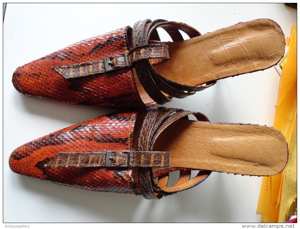 VINTAGE : PAIRE DE CHAUSSURES REPTILE TAILLE 37 - Zapatos